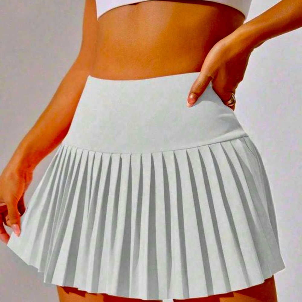 Elegant White Pleated Skirt